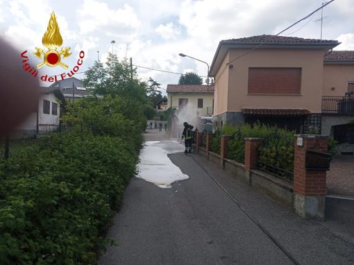 Auto trancia un tubo del gas in zona cimitero, l’odore percepito fino in corso Don Minzoni Auto trancia un tubo del gas in zona cimitero, l’odore percepito fino in corso Don Minzoni