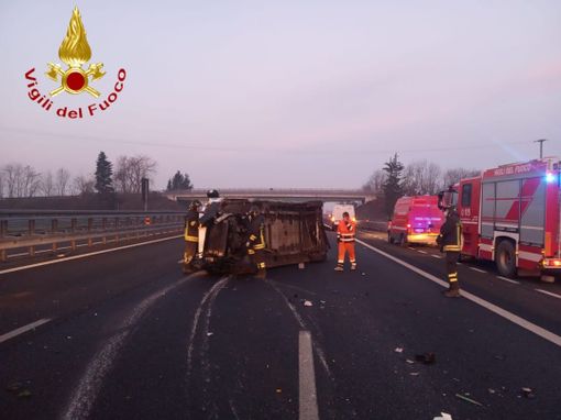 Incidente tra due furgoni nei pressi della barriera autostradale di Villanova d'Asti Incidente tra due furgoni nei pressi della barriera autostradale di Villanova d'Asti