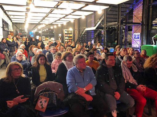 Sala piena al Fuoriluogo per il "biberon" di Anita e i suoi fratelli