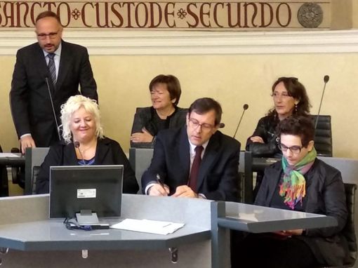 Nella foto Mellano ritratto nel corso di una conferenza stampa astigiana