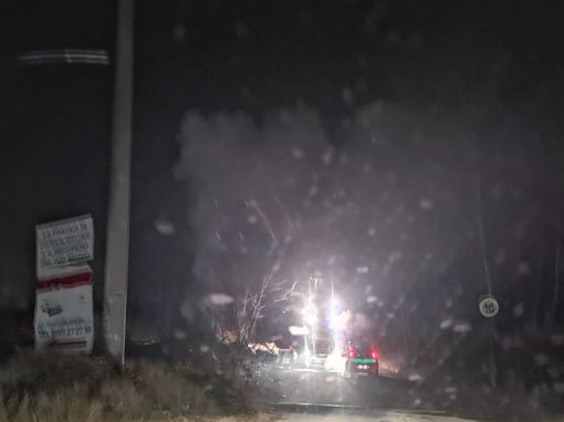 Ancora un incendio rifiuti al campo nomadi di via Guerra