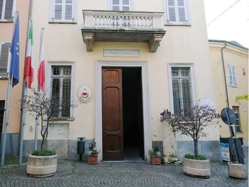 Il municipio di Moncalvo in un'immagine di archivio