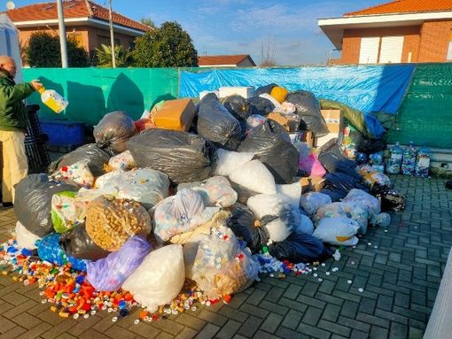 Un camion di tappi da Costigliole d’Asti alla Casa di accoglienza “La Madonnina” di Candiolo Un camion di tappi da Costigliole d’Asti alla Casa di accoglienza “La Madonnina” di Candiolo