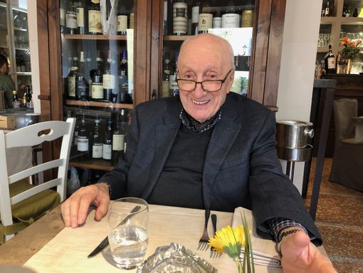 Lo scienziato in una foto scattata ad Asti nel 2019 Lo scienziato in una foto scattata ad Asti nel 2019