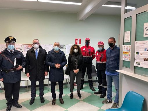 Il vicepresidente Carosso in visita all'hub vaccinale con il sindaco Cavallero e alcuni membri dell'Amministrazione costigliolese