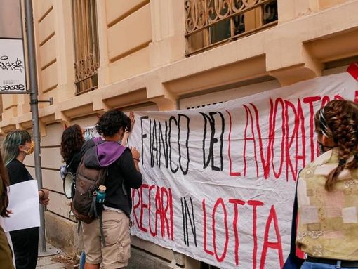 Un momento della manifestazione studentesca Un momento della manifestazione studentesca
