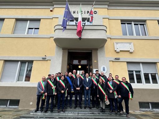 I sindaci e amministratori del territorio con il ministro Pichetto I sindaci e amministratori del territorio con il ministro Pichetto