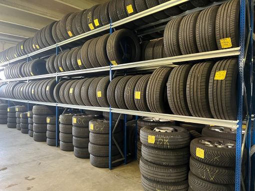 Da lunedì 15 aprile è necessario procedere al cambio gomme da invernali ad estive Da lunedì 15 aprile è necessario procedere al cambio gomme da invernali ad estive