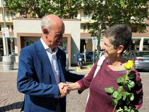 L'ex candidato Paolo Gandolfo e la neosindaca Roberta Giovine L'ex candidato Paolo Gandolfo e la neosindaca Roberta Giovine