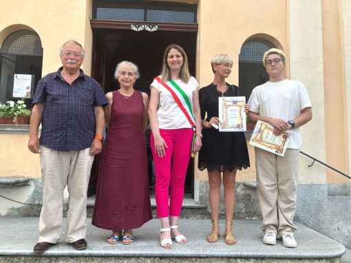 Nella foto: i vincitori (da sinistra Guido Rosina, la mamma di Sisto Borgnino, Alessandro Franzè) con Patrizia Grosso e Anna Macchia