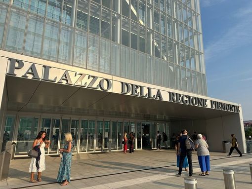 Contrattempo al grattacielo della Regione: perdita d'acqua al 42esimo piano, tutti i dipendenti in smart working Contrattempo al grattacielo della Regione: perdita d'acqua al 42esimo piano, tutti i dipendenti in smart working