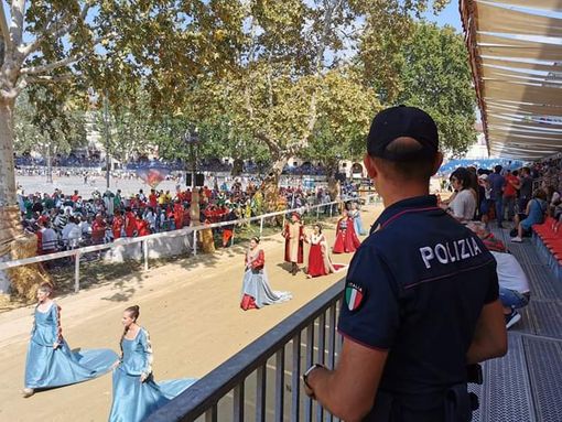 La macchina della sicurezza per il Palio lavora a pieno regime: in campo unità cinofile, artificieri  e unità operative di primo intervento per la gestione di situazioni critiche La macchina della sicurezza per il Palio lavora a pieno regime: in campo unità cinofile, artificieri  e unità operative di primo intervento per la gestione di situazioni critiche
