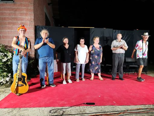 Cala il sipario su "E...Che sia...Spettacolo": un successo di risate e applausi Cala il sipario su "E...Che sia...Spettacolo": un successo di risate e applausi