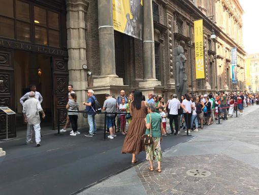 Cara cultura, quanto mi costi: nel 2023 è record di visitatori, ma ogni al mese le famiglie piemontesi spendono 104 euro