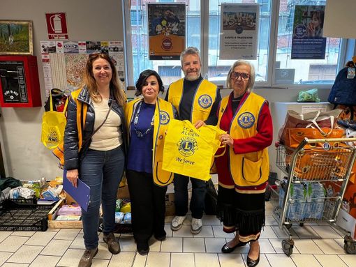 Lions Club Asti Alfieri: raccolta alimentare di successo al Carrefour Express Lions Club Asti Alfieri: raccolta alimentare di successo al Carrefour Express