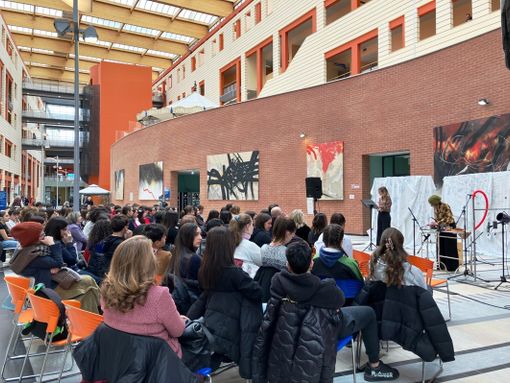 "Chiedi aiuto!": dalle scuole ventiquattro spot per sostenere le donne vittime di violenza "Chiedi aiuto!": dalle scuole ventiquattro spot per sostenere le donne vittime di violenza