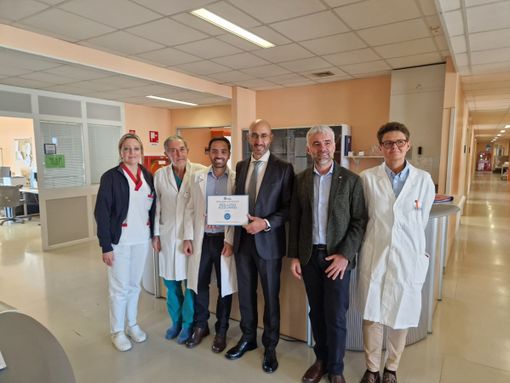 Simona Aliffi (coordinatrice infermieristica Urologia) Matteo Paradiso (direttore ff dell'Urologia) Vittorio Canale (referente del Gruppo multidisciplinare uro-oncologico) Giovanni Gorgoni (direttore generale Asl AT) Marcello Tucci (direttore Oncologia) Roberta Broda (direttore Presidio ospedaliero Cardinal Massaia) Simona Aliffi (coordinatrice infermieristica Urologia) Matteo Paradiso (direttore ff dell'Urologia) Vittorio Canale (referente del Gruppo multidisciplinare uro-oncologico) Giovanni Gorgoni (direttore generale Asl AT) Marcello Tucci (direttore Oncologia) Roberta Broda (direttore Presidio ospedaliero Cardinal Massaia)