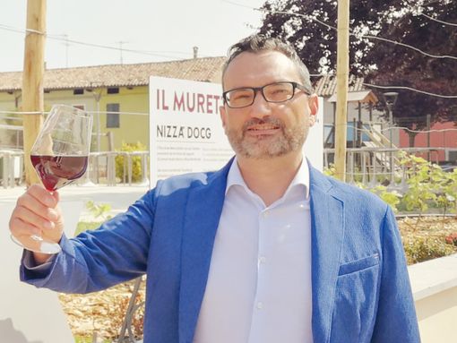 Un'immagine d'archivio del neo presidente Un'immagine d'archivio del neo presidente