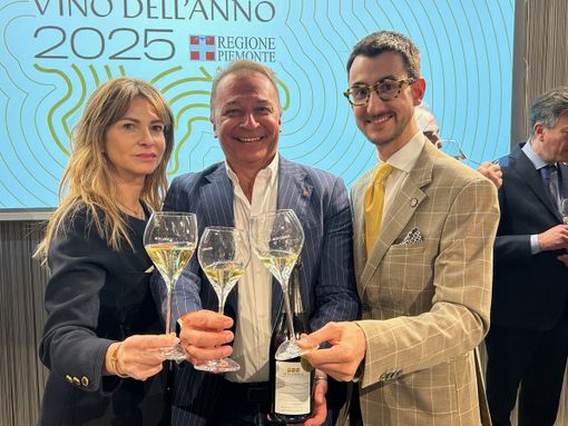 Alta Langa, il Piemonte brinda al successo: è il "Vino dell'Anno" 2025 Alta Langa, il Piemonte brinda al successo: è il "Vino dell'Anno" 2025