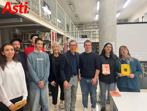 Un nuovo sguardo sui detenuti del carcere di alta sicurezza di Quarto attraverso il libro “Una penna per due mani” Un nuovo sguardo sui detenuti del carcere di alta sicurezza di Quarto attraverso il libro “Una penna per due mani”