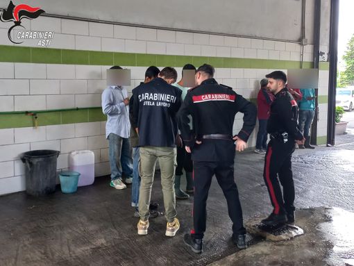 Due immagini dei controlli effettuati dall'Arma