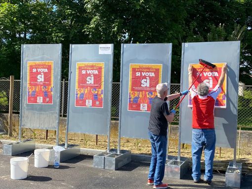 Affissioni di manifesti per il Sì