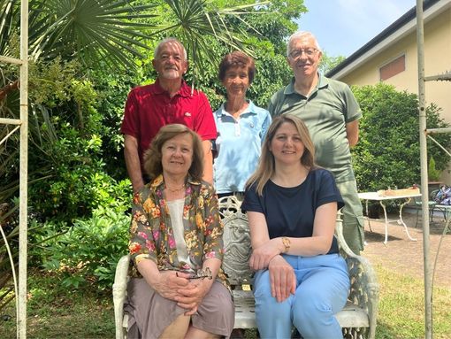 Familiari e amici di Bordone: Patrizia Gerbi col sindaco Anna Macchia; dietro da sinistra: Sergio Sesia, Adriana Cerrato, Giancarlo Malabaila. Familiari e amici di Bordone: Patrizia Gerbi col sindaco Anna Macchia; dietro da sinistra: Sergio Sesia, Adriana Cerrato, Giancarlo Malabaila.