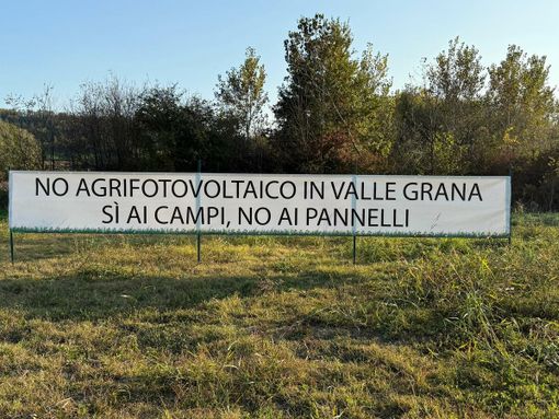 Striscione posto questo pomeriggio nel punto in cui sorgerà l'impianto Striscione posto questo pomeriggio nel punto in cui sorgerà l'impianto