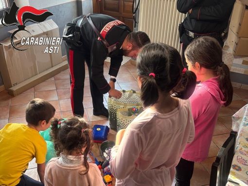 Quando la divisa porta un sorriso: la sorpresa dei carabinieri in una casa famiglia di Monale Quando la divisa porta un sorriso: la sorpresa dei carabinieri in una casa famiglia di Monale