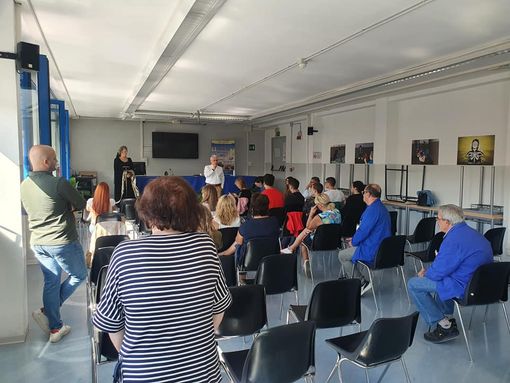 Due momenti della presentazione dell'iniziativa