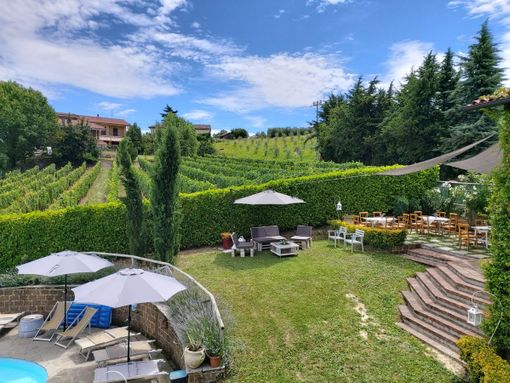 Immagine d'archivio di un agriturismo con piscina