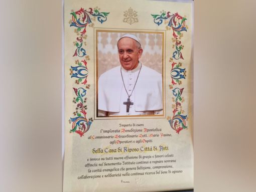 La benedizione papale giunta ieri alla Casa di riposo Città di Asti La benedizione papale giunta ieri alla Casa di riposo Città di Asti