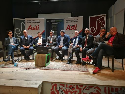 Questa mattina Sergio Chiamparino incontra gli astigiani e i candidati al mercato Questa mattina Sergio Chiamparino incontra gli astigiani e i candidati al mercato