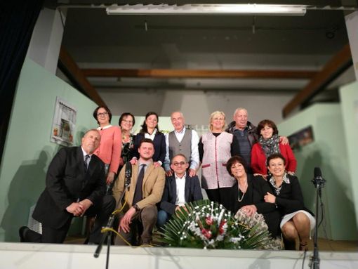 Foto di gruppo per la compagnia teatrale “D la Vila&quot; di Verzuolo (CN)