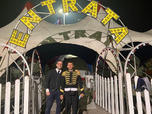 Marcello Coppo con un inserviente del circo Medini Marcello Coppo con un inserviente del circo Medini