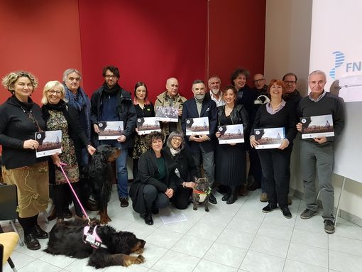 Il gruppo dei veterinari con Tosca e Quantico Il gruppo dei veterinari con Tosca e Quantico