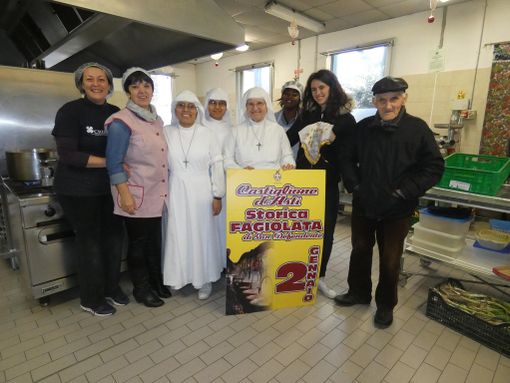 Una rappresentanza della Pro Loco di Castiglione alla Mensa Sociale del Comune di Asti