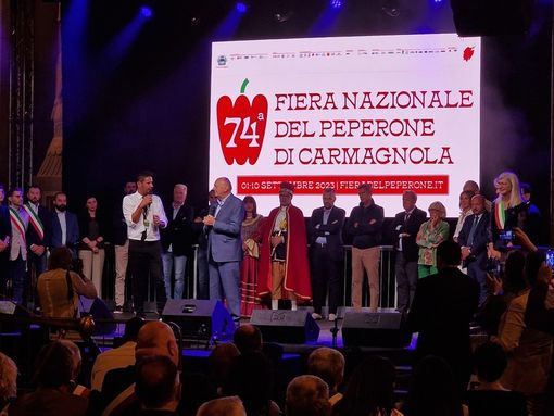 Inaugurata la 74esima Fiera del Peperone di Carmagnola: al taglio del nastro Tinto e Manuela Arcuri [FOTO E VIDEO]