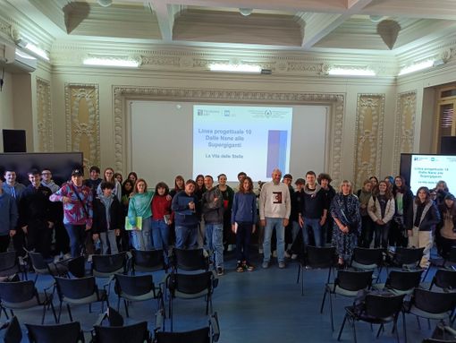 La voce... Delle scuole: lezione di astronomia all' IIS Alfieri con Davide Cenadelli La voce... Delle scuole: lezione di astronomia all' IIS Alfieri con Davide Cenadelli