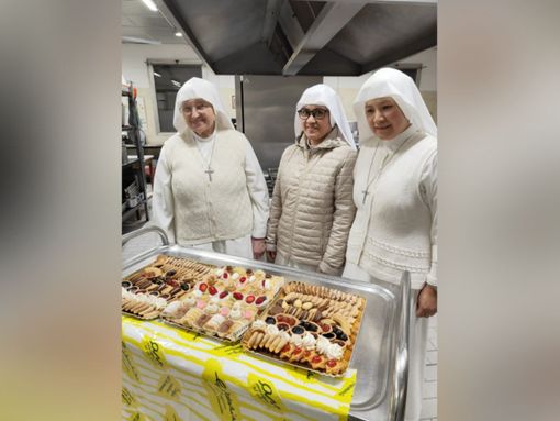 Alcune delle suore che gestiscono la mensa sociale di Asti