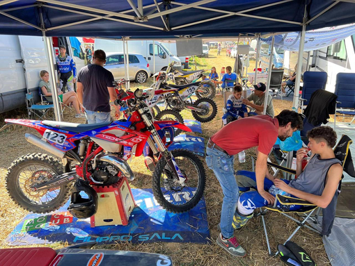 Foto di gruppo per i giovani piloti Foto di gruppo per i giovani piloti