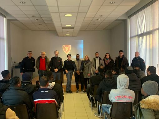 La Polfer ha incontrato un gruppi di immigrati per sensibilizzarli sulla sicurezza ferroviaria La Polfer ha incontrato un gruppi di immigrati per sensibilizzarli sulla sicurezza ferroviaria