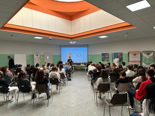 La questura di Asti collabora con le scuole per educare alla sicurezza stradale e online [GALLERIA FOTOGRAFICA]