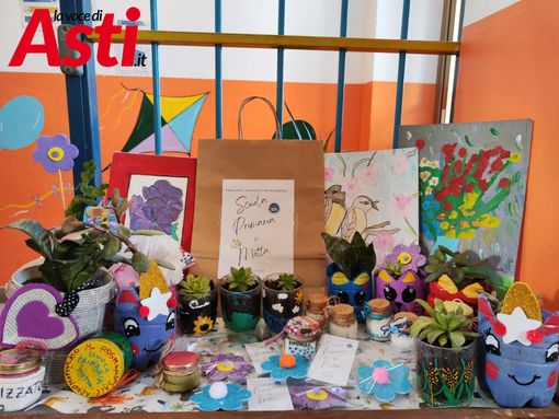 Alcuni degli oggetti realizzati dai bimbi e dalle bimbe della scuola primaria di Motta. Questa immagine, così come tutte le altre presenti a fine articolo, è stata gentilmente fornita dalle insegnanti della scuola, che ringraziamo per la collaborazione