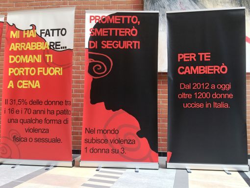 Tre pannelli di "Non crederci!" in esposizione nella mostra Tre pannelli di "Non crederci!" in esposizione nella mostra