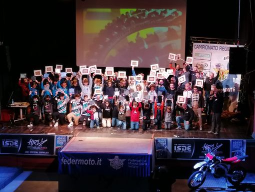 Foto di gruppo per i premiati del Motoclub Alfieri