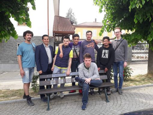 Il progetto "Sos on the road" riporta nuova vita all'arredo urbano di Castelnuovo Belbo Il progetto "Sos on the road" riporta nuova vita all'arredo urbano di Castelnuovo Belbo