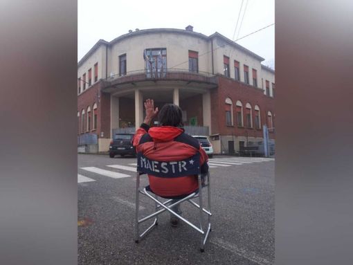 foto della protesta del maestro Monaca