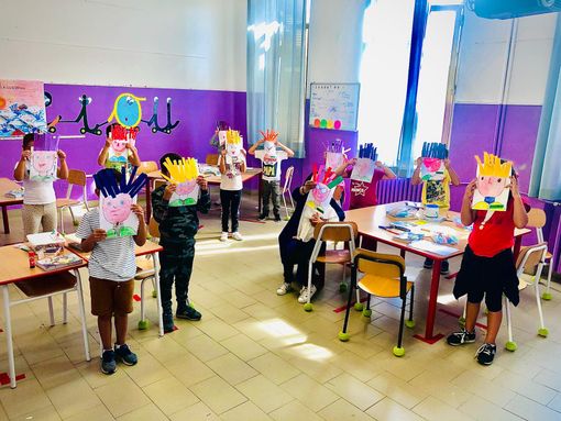 Una sequenza di immagini, riferite a precedenti anni scolastici, della "Scuola senza zaino" di frazione Motta di Costigliole d'Asti Una sequenza di immagini, riferite a precedenti anni scolastici, della "Scuola senza zaino" di frazione Motta di Costigliole d'Asti