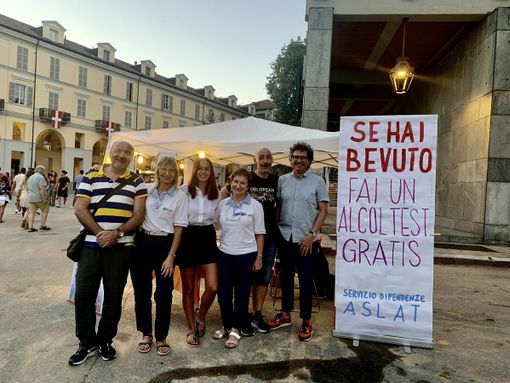 La postazione dell'Asl di Asti allestita durante il Festival delle Sagre e l'equipe